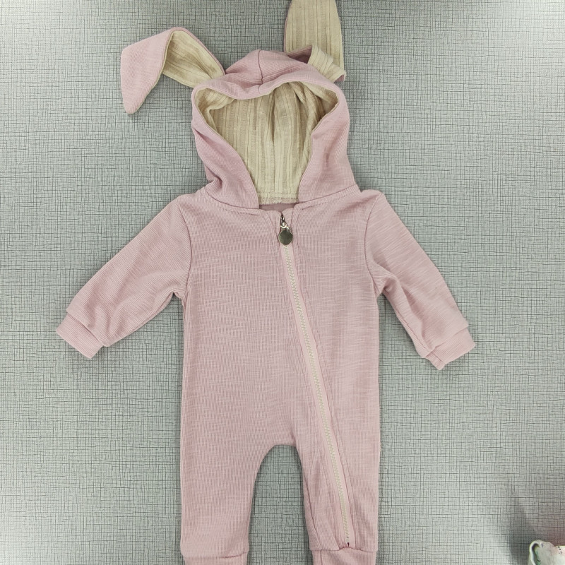 Pijama enteriza rosada de capucha con orejas de conejo