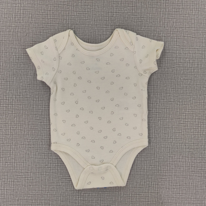 Body blanco con estampado de corazones