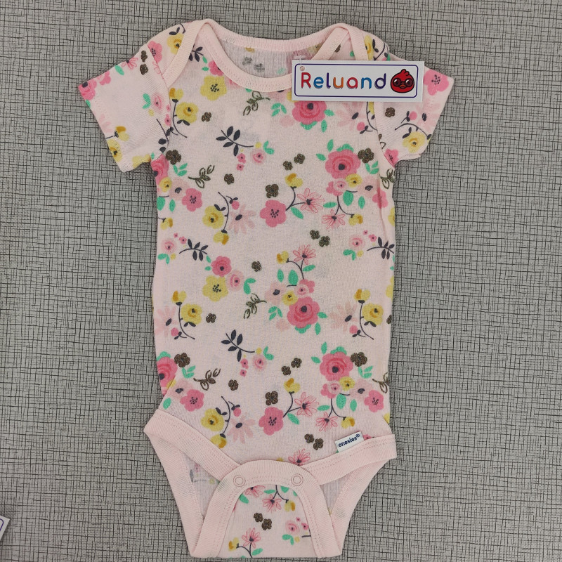 Body rosado con diseño de flores y detalles brillantes
