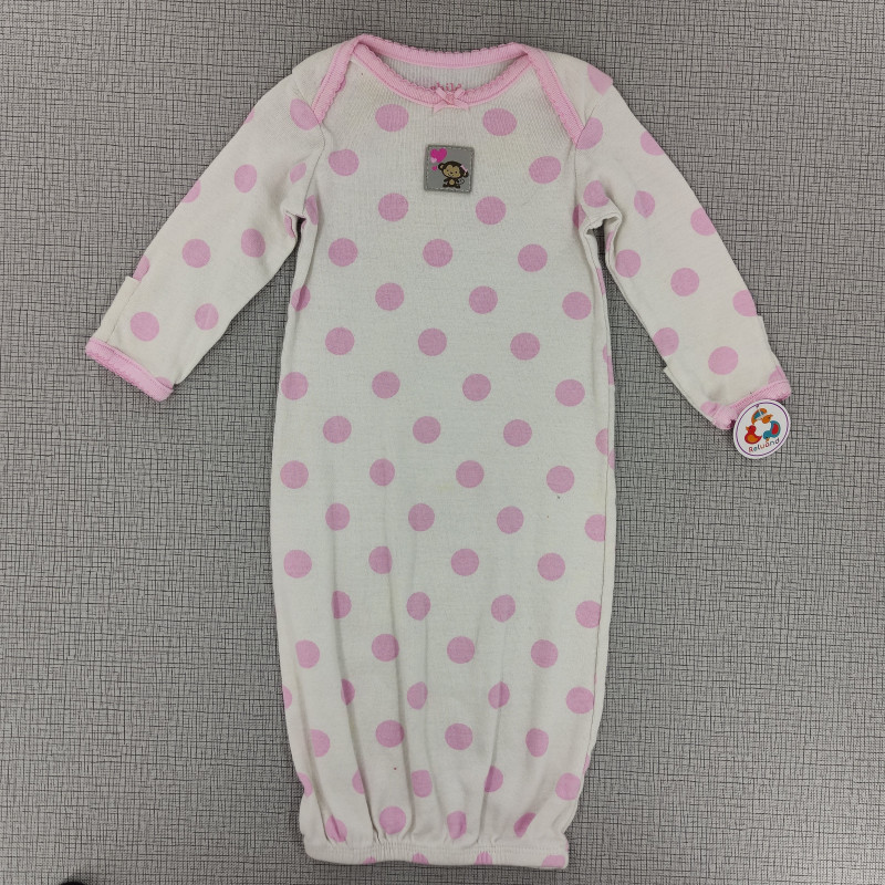 Pijama blanca con pepas rosadas y parche de mono