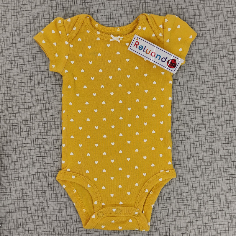 Body color mostaza con diseño de corazones