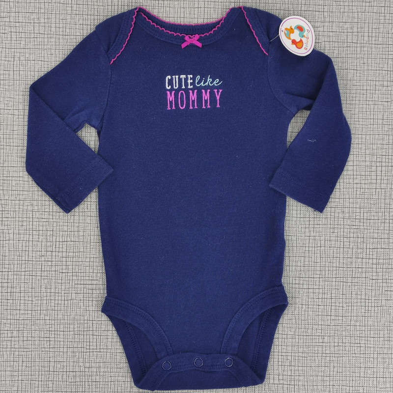 Body azul oscuro manga larga "CUTE liken MOMMY"